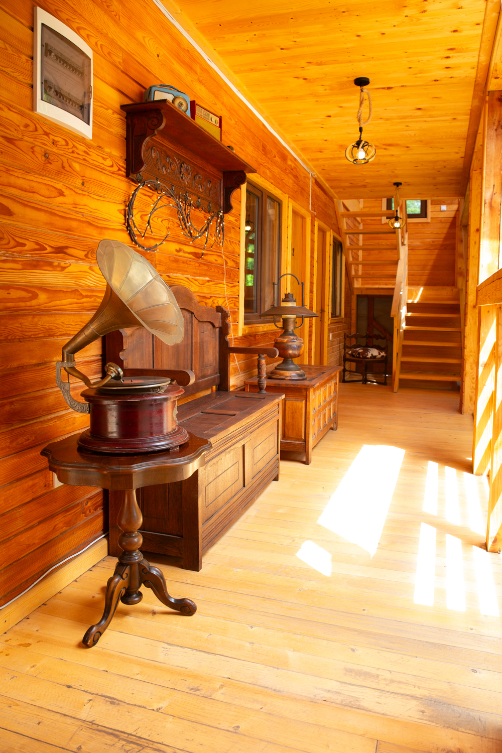 Vintage interior detail at Casa Decebal